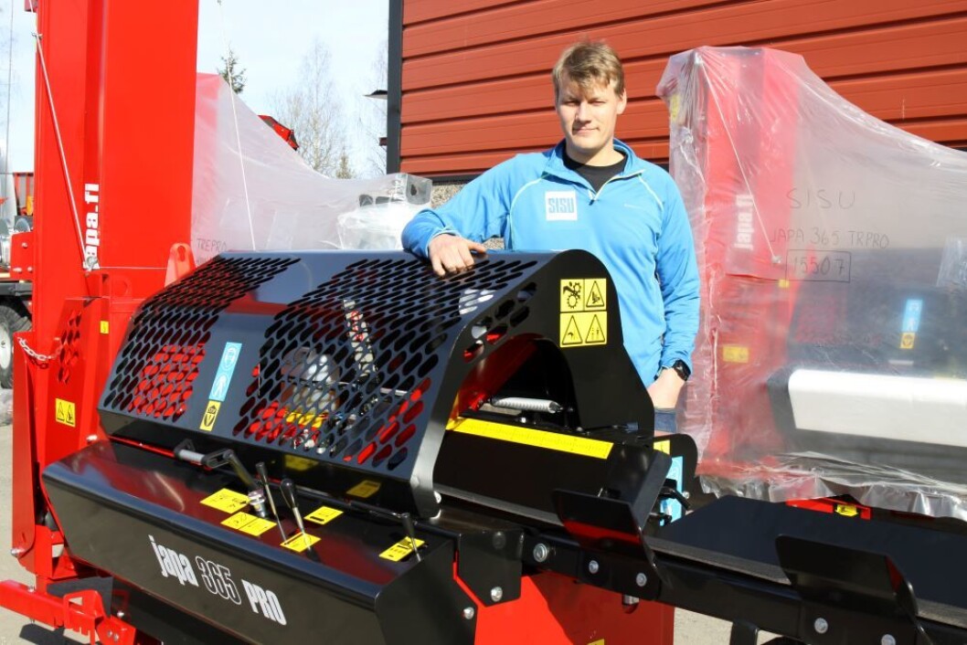 Arne Martin Oppegaard hos Sisu Produkter tror vedmaskinen fra Japa vil treffe godt i markedet. Arne Martin Oppegaard hos Sisu Produkter tror vedmaskinen fra Japa vil treffe godt i markedet.