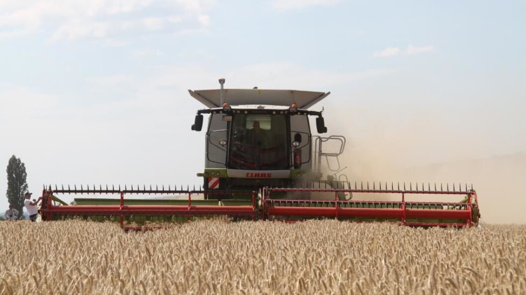 Claas Lexion 750 APS Hybrid med Convio 1080 skjærebord. Vil vi få se en ny Lexion til høsten? Foto: M. Sørlie Claas Lexion 750 APS Hybrid med Convio 1080 skjærebord. Vil vi få se en ny Lexion til høsten? Foto: M. Sørlie