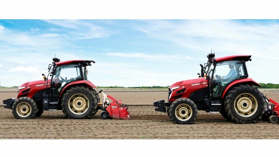 Yanmar YT5113A Robot Tractor sammen med bemannet traktor på jordet. Foto: Produsenten