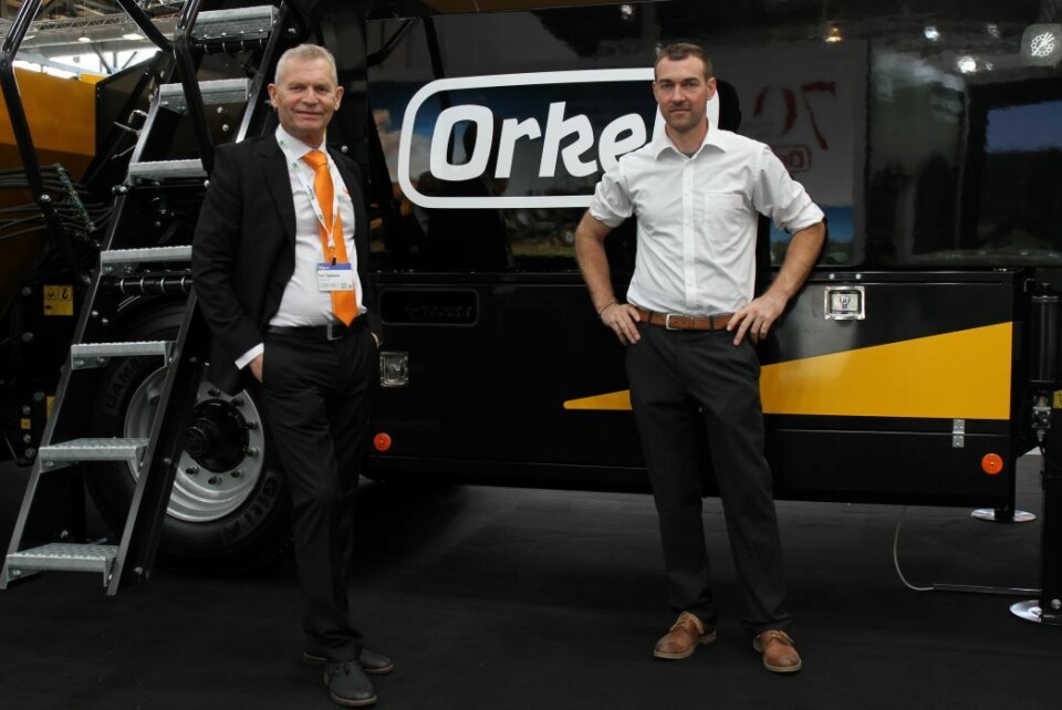 Fra venste: Daglig leder, Jarl Gjønnes og Simon Ackermann, representant fra Serco, importør i Sveits. Foto M.Sørlie