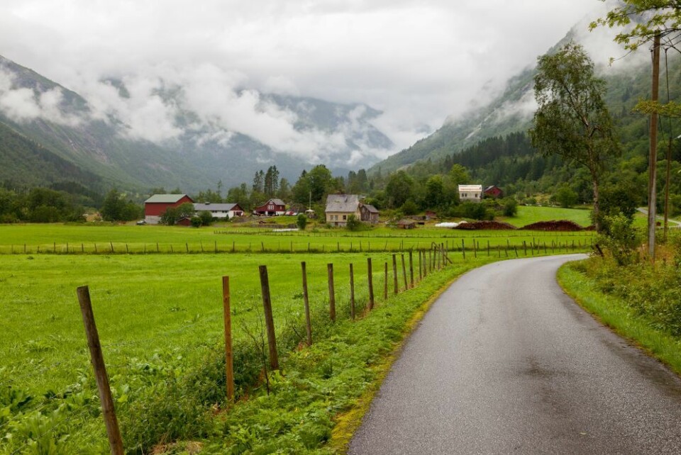 I 2018 krøp antall jordbruksbedrifter i Norge under 40 0000. Gjennomsnittsbruket har et areal på 248 dekar. Foto: colourbox.com