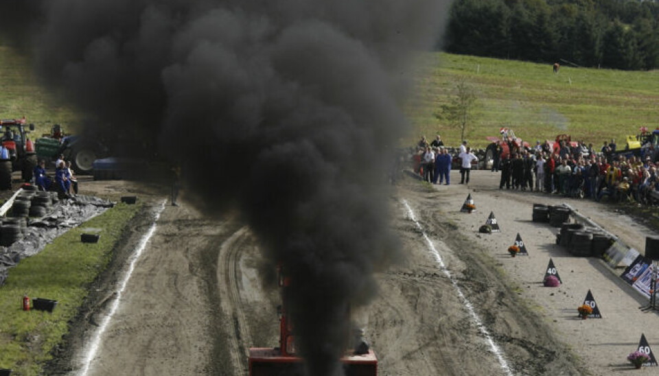Stor stas med traktorpulling, men dieseleksos kan føre til alvorlige helseplager.