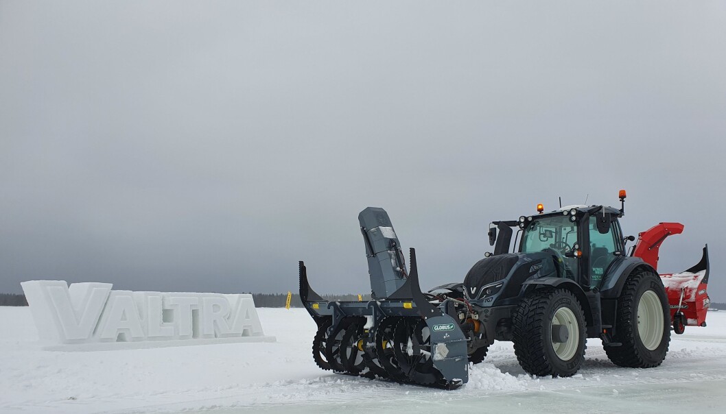 Valtra Ulimited med snøutstyr fra Globus Valtra Ulimited med snøutstyr fra Globus