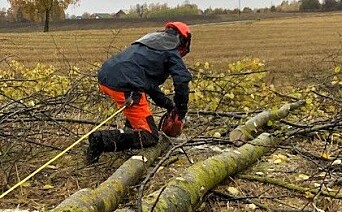 Litt på kanten UB tar på seg ulike jobber. Foto: Anette Berg Kløvstad Litt på kanten UB tar på seg ulike jobber. Foto: Anette Berg Kløvstad