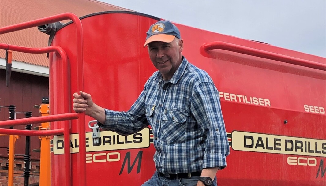 Hallvard Berg var første i Norge med direktesåmaskinen fra Dale Drills. Hallvard Berg var første i Norge med direktesåmaskinen fra Dale Drills.