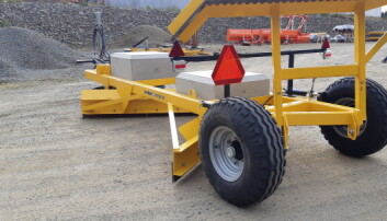 Med de to ekstra loddene blir den totale vekta 2500 kg. Med de to ekstra loddene blir den totale vekta 2500 kg.