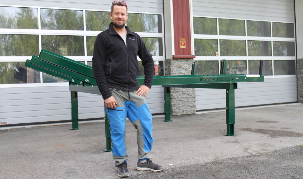 Øyvind Schulstadsveen presenterer et nytt stokkebord med hydraulisk drift. Øyvind Schulstadsveen presenterer et nytt stokkebord med hydraulisk drift.