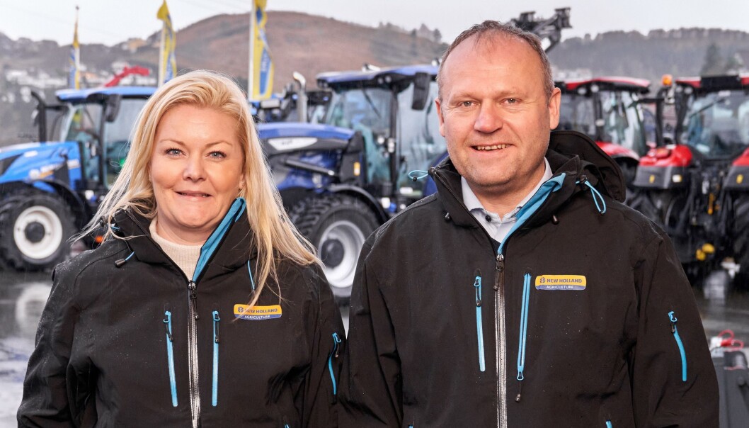 Anniken og John Inge Øgreid skal fortsatt selge New Holland selv om de nå åpner egen Case IH-avdelinge. Anniken og John Inge Øgreid skal fortsatt selge New Holland selv om de nå åpner egen Case IH-avdelinge.