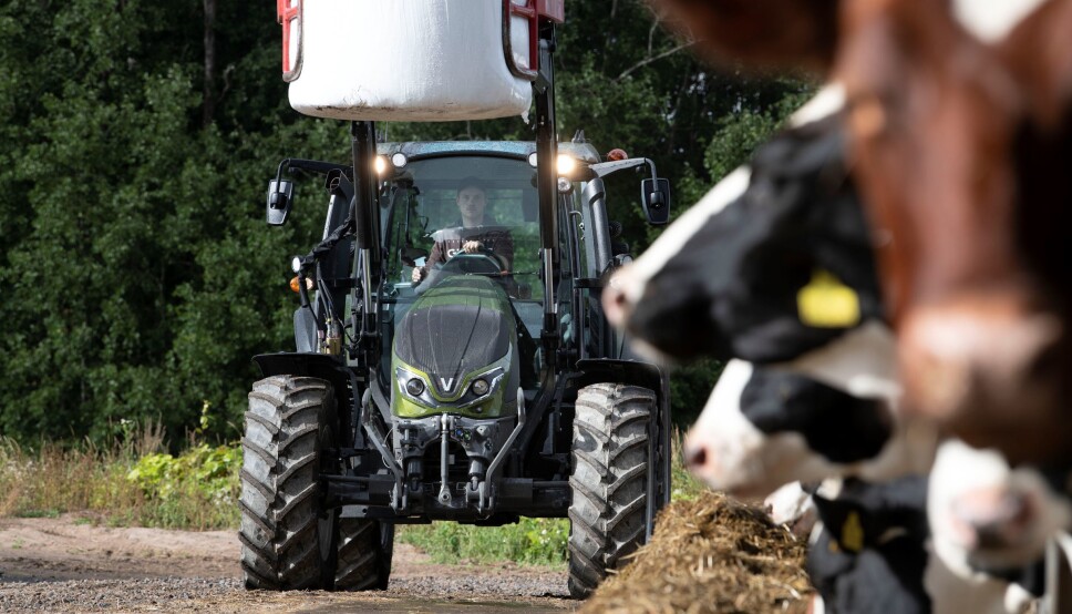 Solide Valtra forbi John Deere