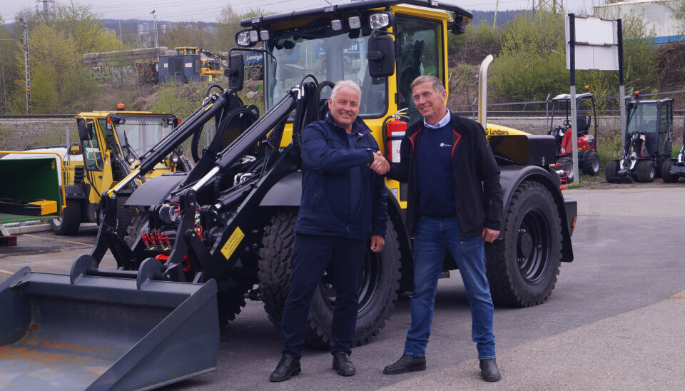 Nå blir redskapsbærerne fra Lundberg å finne hos Akershus Traktor. Ole Hveem (t.v.) og Rune Sandhaug.