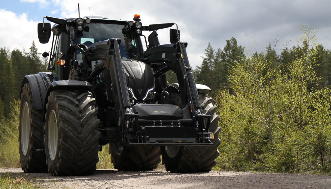 Den første Valtra N5-traktoren ankom landet bare noen uker etter lansering. Vi fikk prøve traktoren en tur, men hvordan er den sammenlignet med forrige generasjon? Den første Valtra N5-traktoren ankom landet bare noen uker etter lansering. Vi fikk prøve traktoren en tur, men hvordan er den sammenlignet med forrige generasjon?
