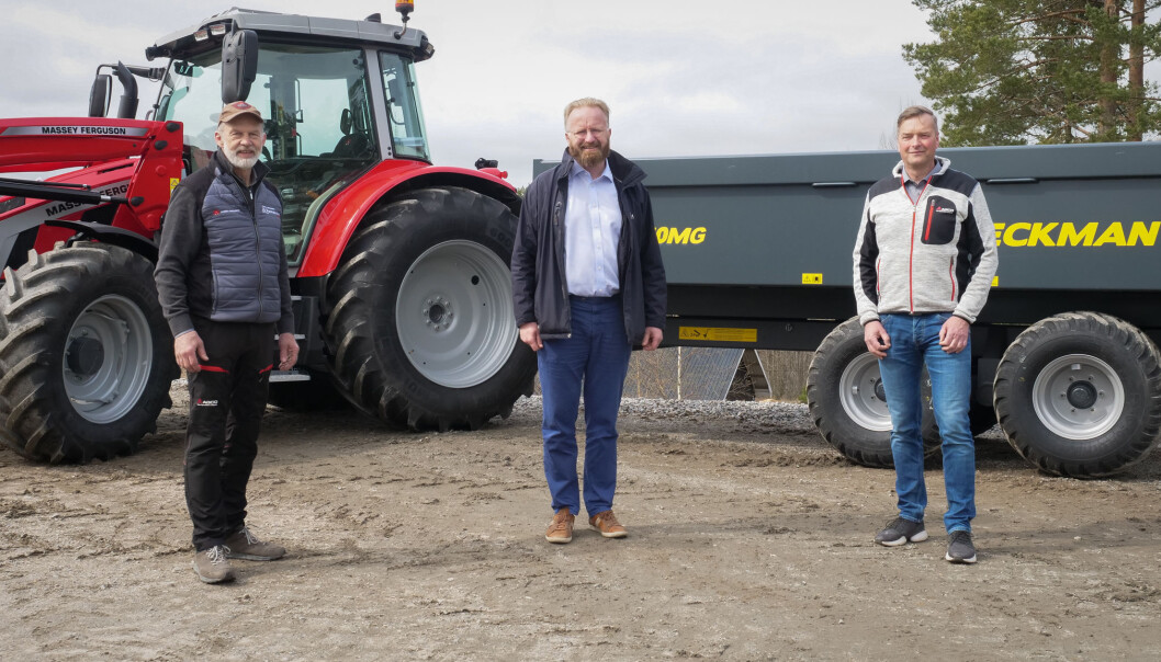 Ole Jakob Rustad, produktsjef Massey Ferguson Eikmaskin (t.v), Jørgen Thingelstad, Salg og Markedssjef SISU, og Ole Jørgen Baarlid, produktsjef høstemaskiner Eikmaskin (t.h) Ole Jakob Rustad, produktsjef Massey Ferguson Eikmaskin (t.v), Jørgen Thingelstad, Salg og Markedssjef SISU, og Ole Jørgen Baarlid, produktsjef høstemaskiner Eikmaskin (t.h)