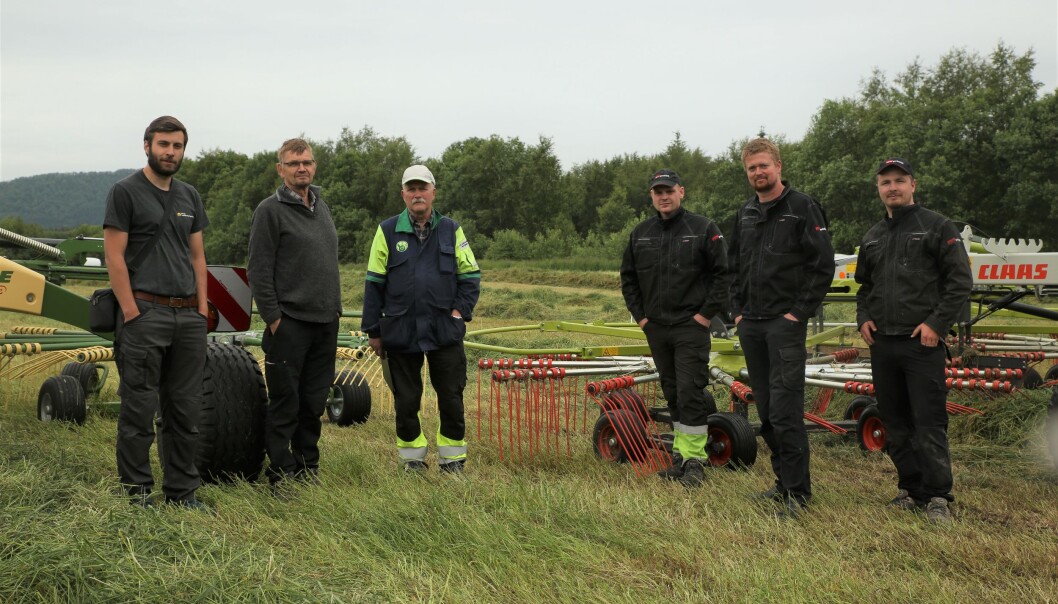 Testpanelet består av (fra venstre) Lars Gunnar Flatvad, Sverre Heggset, Atle Haugnes (alle tre fra NLR) og Magnus Sørlie, Per Magne Tøsse og Magnus Mo Opsahl (fra Bedre Gardsdrift). Testpanelet består av (fra venstre) Lars Gunnar Flatvad, Sverre Heggset, Atle Haugnes (alle tre fra NLR) og Magnus Sørlie, Per Magne Tøsse og Magnus Mo Opsahl (fra Bedre Gardsdrift).