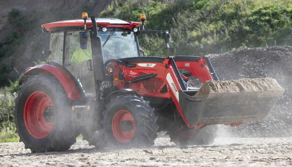 Zetor Forterra 120 HSX i grustaket under traktortest i Finland i 2020-2021.