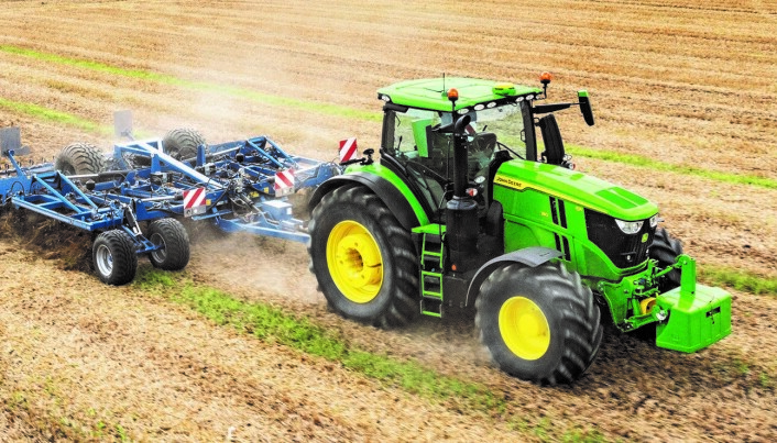 <span class=" italic" data-lab-italic_desktop="italic">Foto: John Deere</span> <span class=" italic" data-lab-italic_desktop="italic">Foto: John Deere</span>