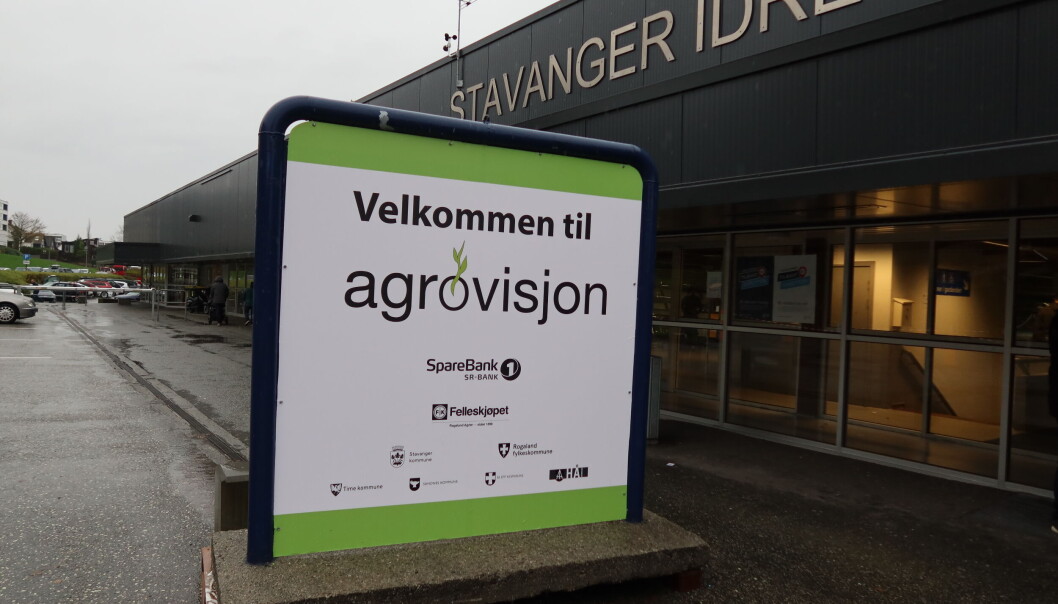 Dette var omtrent det eneste skiltet vi fant som viste oss at vi befant oss på Agrovisjon. Dette var omtrent det eneste skiltet vi fant som viste oss at vi befant oss på Agrovisjon.