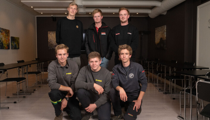 <span class=" italic" data-lab-italic_desktop="italic">Dette er Årets lærlinger 2022. Øverst fra venstre: Dirk Benjamin Slingerland (Ålgård Landbrukssenter), Kenneth Svendsen (Eiksenteret Haugesund), Tor Markus Haug (Akershus Traktor Jessheim), Nederst fra venstre: Vegard Bækken (Felleskjøpet Lillehammer), Sindre Ullestad (FKRA Traktorverksted i Kristiansand), Konrad Meldal-Johnsen (CF Maskin Follo). </span> <span class=" italic" data-lab-italic_desktop="italic">Dette er Årets lærlinger 2022. Øverst fra venstre: Dirk Benjamin Slingerland (Ålgård Landbrukssenter), Kenneth Svendsen (Eiksenteret Haugesund), Tor Markus Haug (Akershus Traktor Jessheim), Nederst fra venstre: Vegard Bækken (Felleskjøpet Lillehammer), Sindre Ullestad (FKRA Traktorverksted i Kristiansand), Konrad Meldal-Johnsen (CF Maskin Follo). </span>