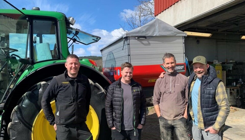 Fv:  Even Mangerud, Marius Elsetrønningen (presisjonsekspert i FK), Lars Skjennum (bonde) og Ole J. Mørch (SoilMate).