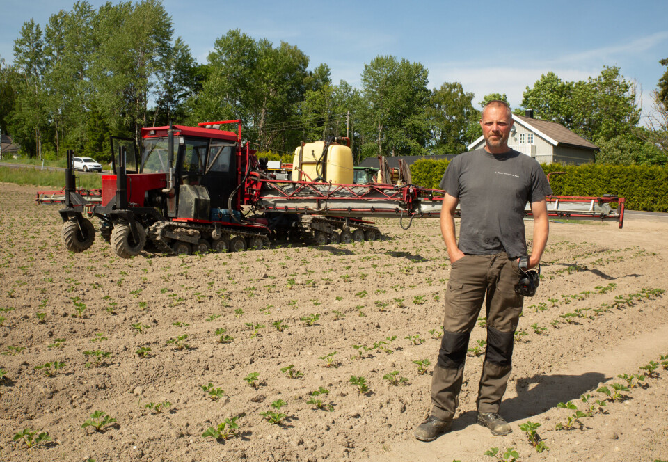 Dagfinn bygde seg selvgående sprøyte på belter