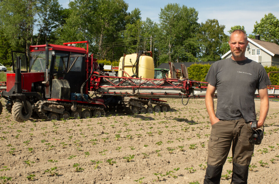 Dagfinn bygde seg selvgående sprøyte på belter