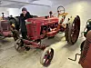 Ståle Bertelsen med sin Farmall H/McCormick-Deering W-4